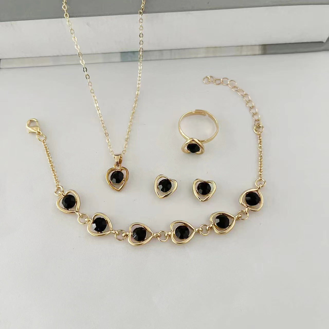 New Cross-Border Women's Watch Set Wholesale Butterfly Pattern Quartz Watch Women's Watch High-End Women's Wristwatch